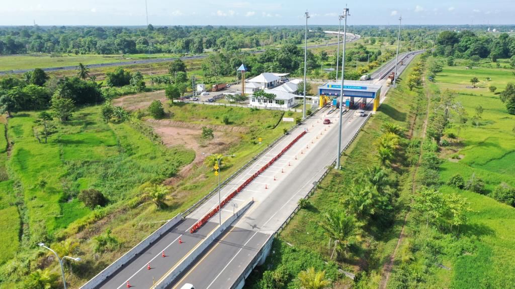 MANAJEMEN HUTAMA KARYA TINJAU LANGSUNG PERSIAPAN JALUR MUDIK NATARU DI JALAN TOL TRANS SUMATERA