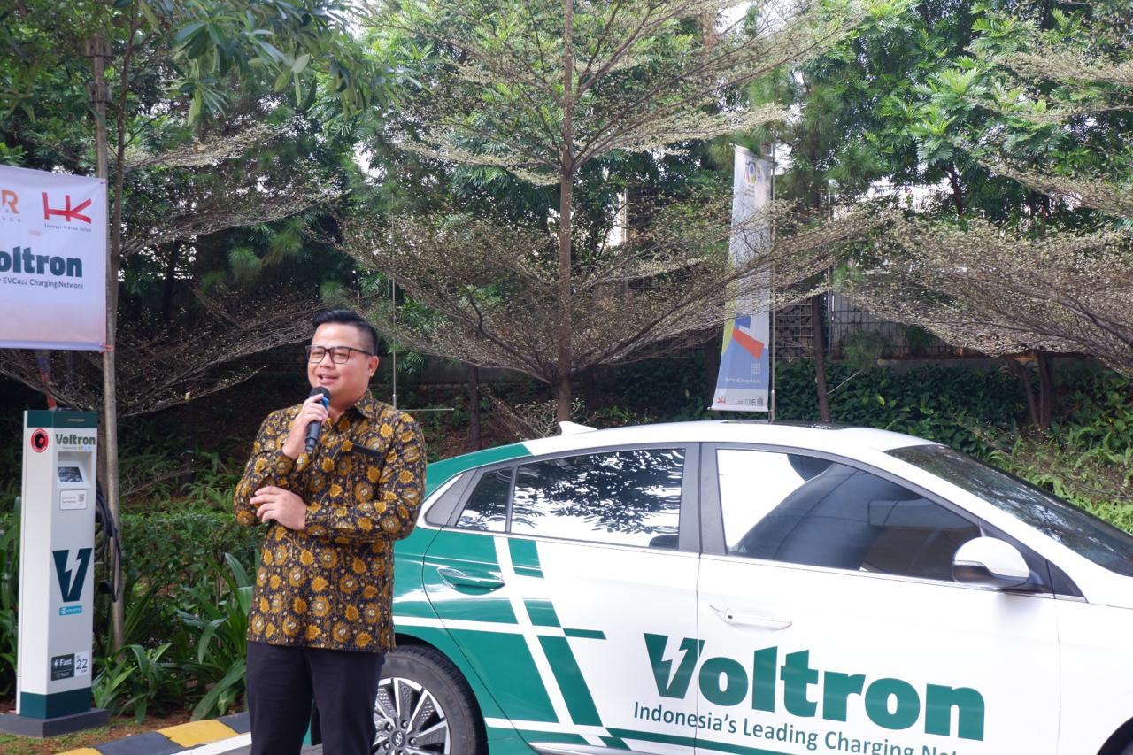 DUKUNG GREEN ENERGY DAN NET ZERO EMISSION, HK REALTINDO MENYEDIAKAN CHARGING STATION DI HK GROUP