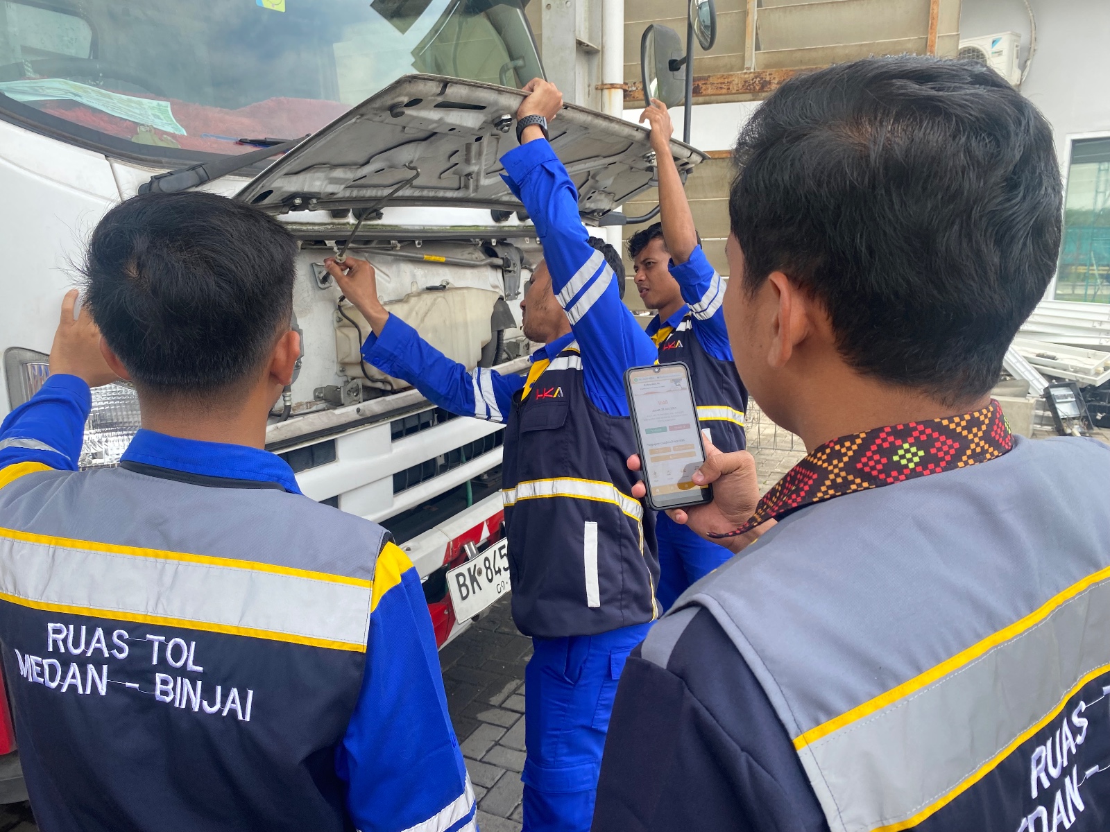 DIGITALISASI PELAYANAN JALAN TOL, PT HAKAASTON SEBAGAI OPERATOR JALAN TOL KEMBANGKAN DUA APLIKASI