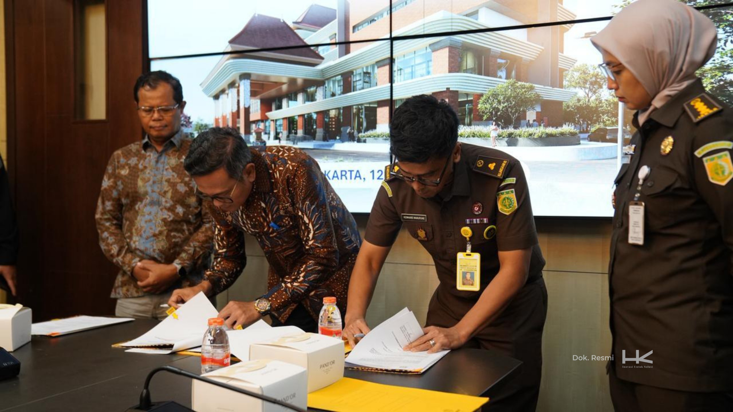 DUKUNG PEMBANGUNAN INFRASTRUKTUR KESEHATAN, HUTAMA KARYA TEKEN KONTRAK PEMBANGUNAN RSU ADHYAKSA BALI DI JEMBRANA