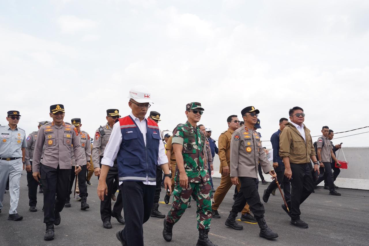 JELANG DIOPERASIKAN SECARA FUNGSIONAL, HUTAMA KARYA DAN GUBERNUR SUMATRA SELATAN CEK KESIAPAN TOL PALEMBANG–BETUNG